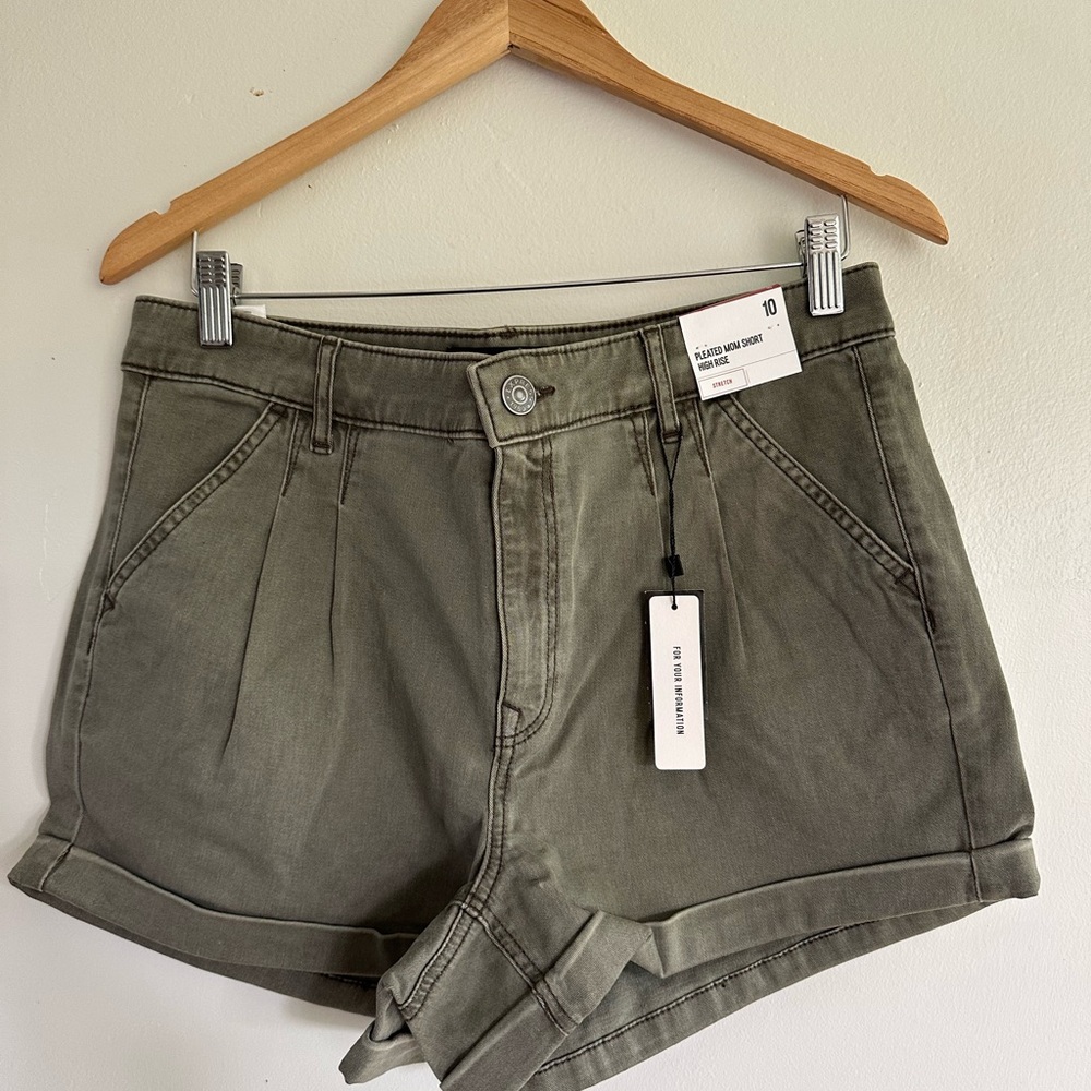 NWT Express Pleated Shorts High Rise
